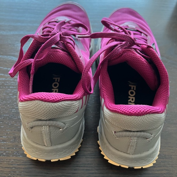 SOLD / Saucony Peregrine 11 Trail Runners - Picture 4 of 6